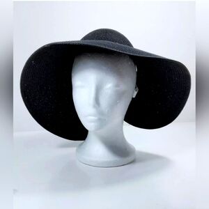 Women's Wide Brim Black Sun/Straw Hat Foldable